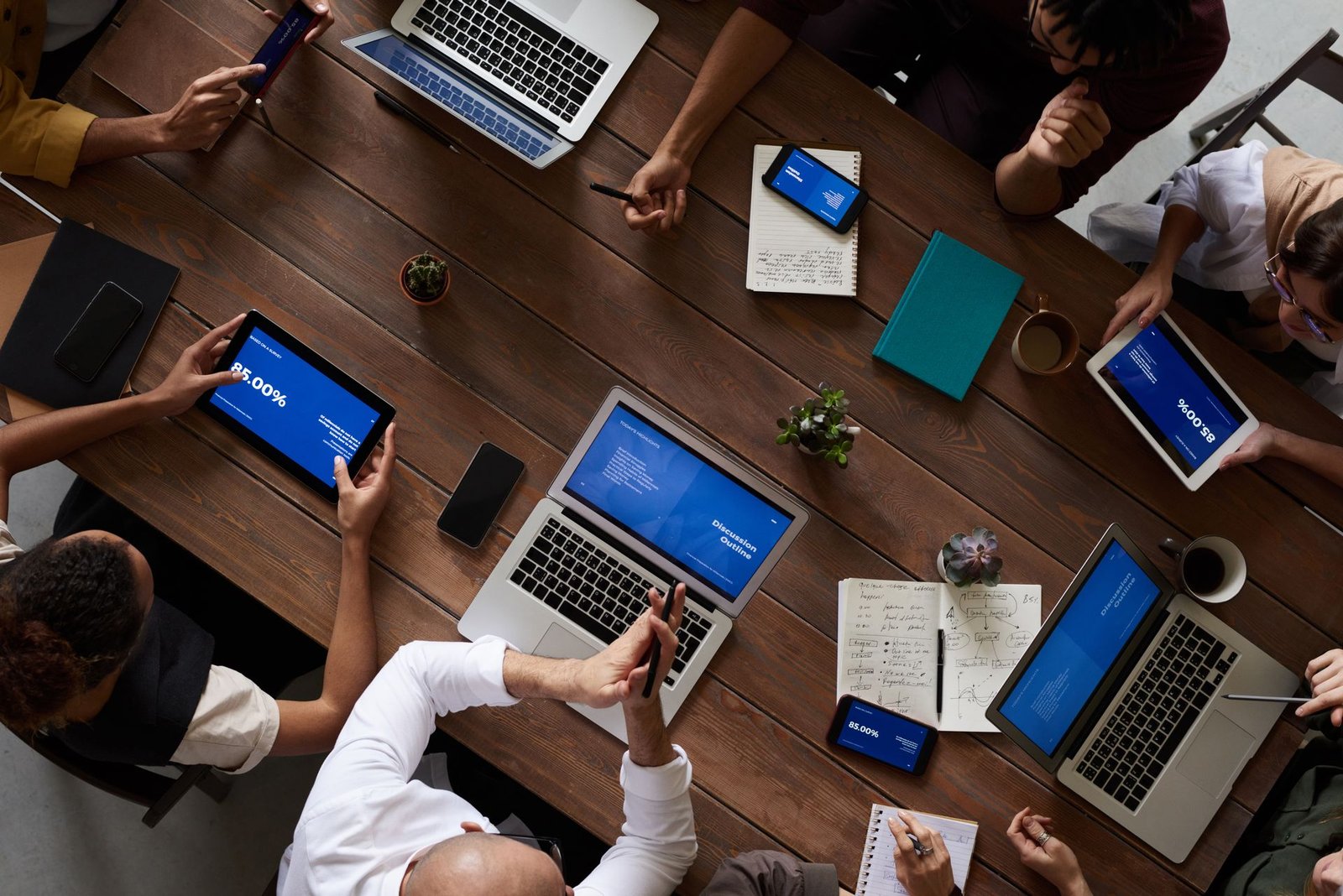 Project manager coordinating a software delivery team